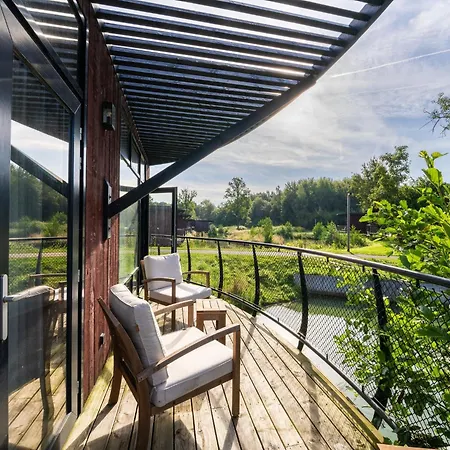 Stylish Retreat With Garden *