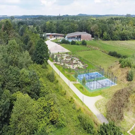 Dom wakacyjny Stylish Retreat With Garden *